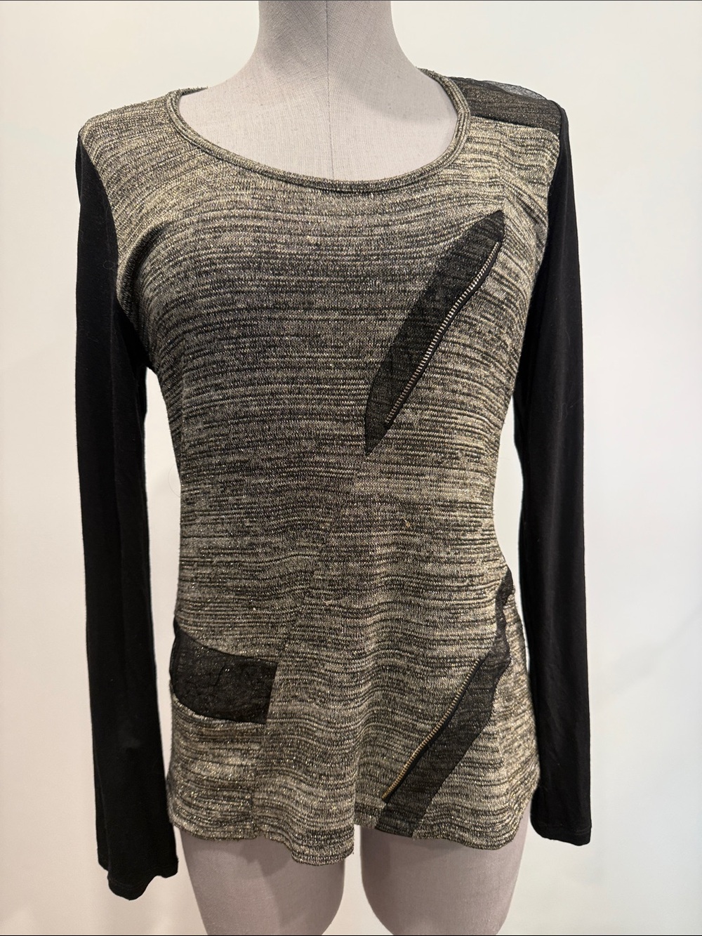 ME Makeover Essentials Heathered Gray Body with Black Sleeves Long Sleeve Top